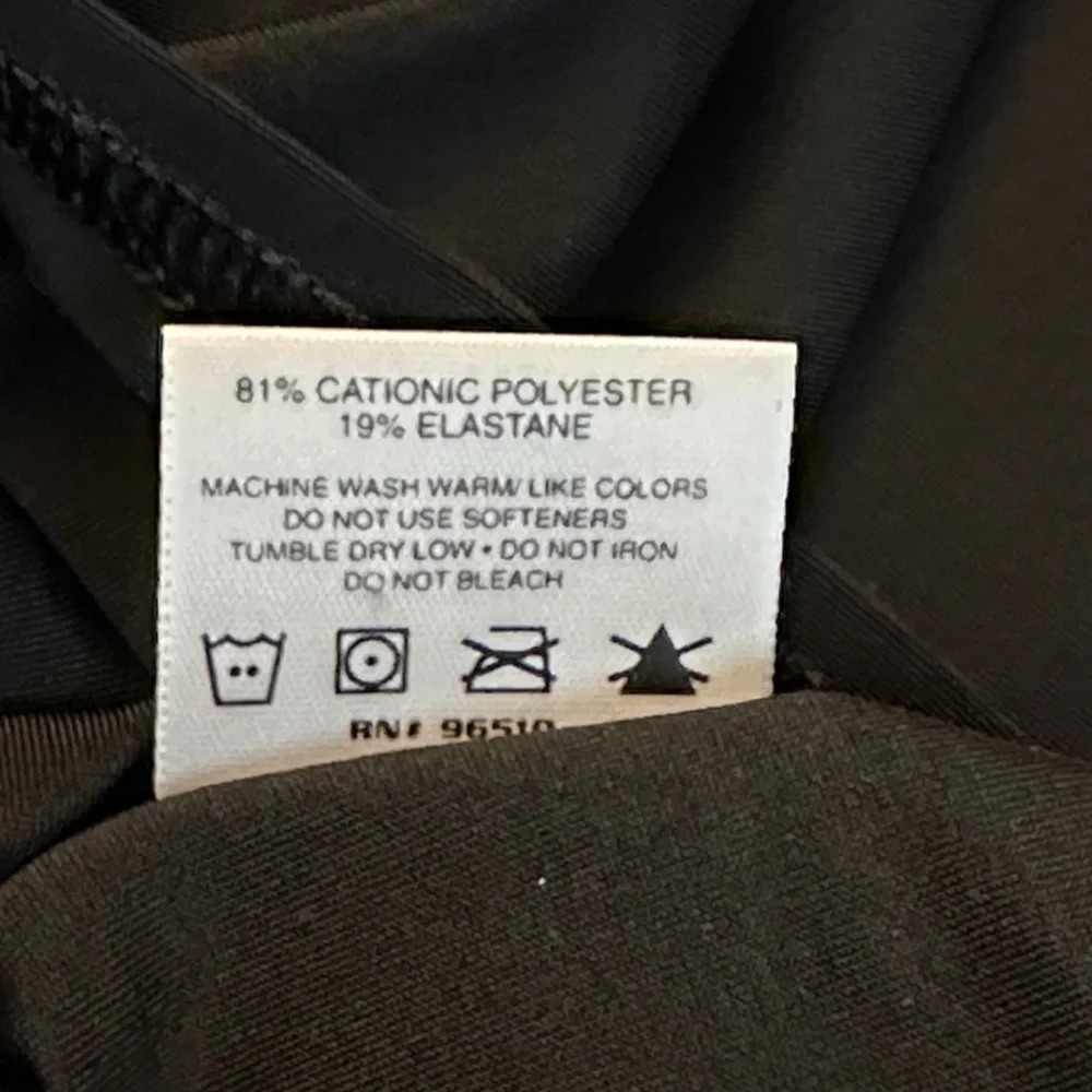 Under Armour Men’s Black Long Sleeve Compression Shirt - Picture 7 of 9